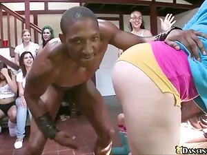 Ebony Babe Hampir Te ...