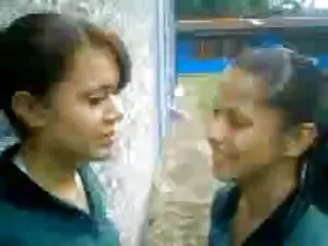 Mencukur vagina saya ...