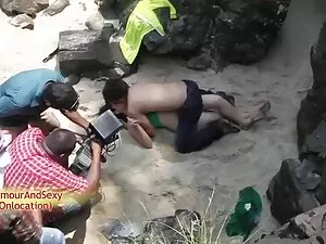 Mereka Mencurinya De ...